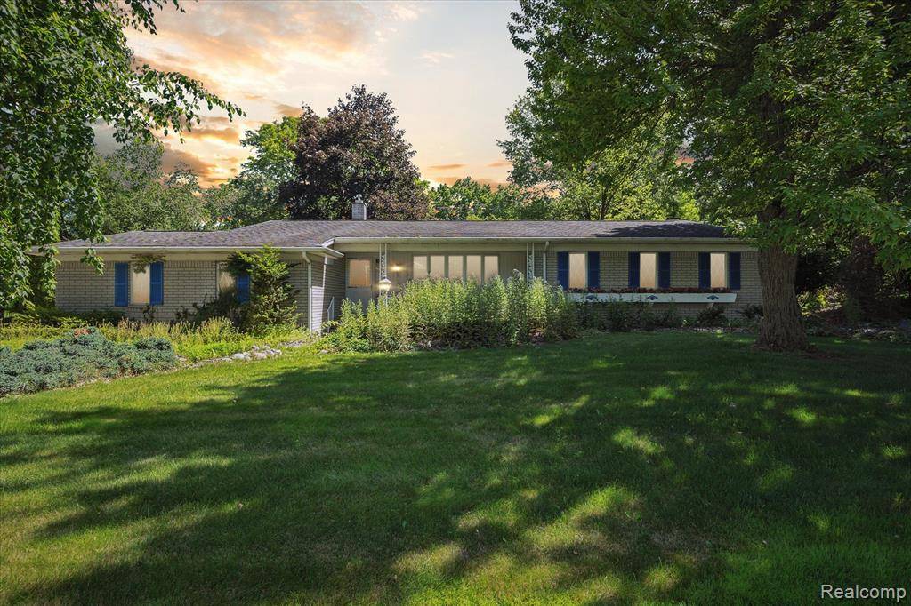 38067 SOUTHFARM Lane, Northville, MI 48167