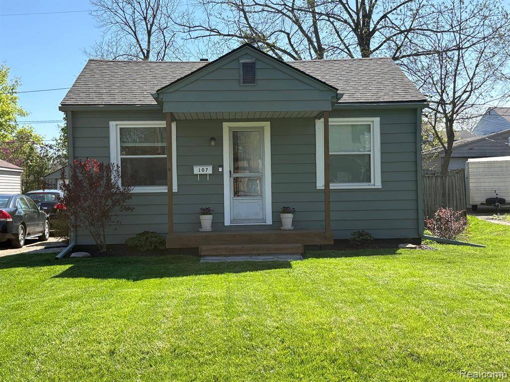 107 S TILDEN Avenue, Waterford Twp, MI 48328