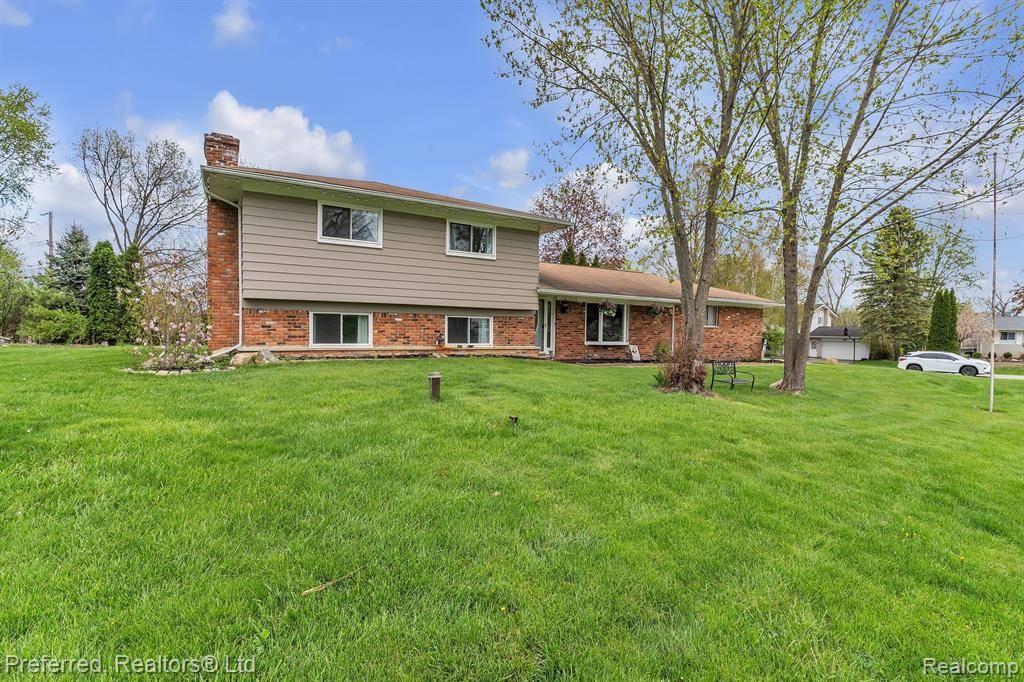 White Lake Twp, MI 48386,8722 WOODSHIRE Drive
