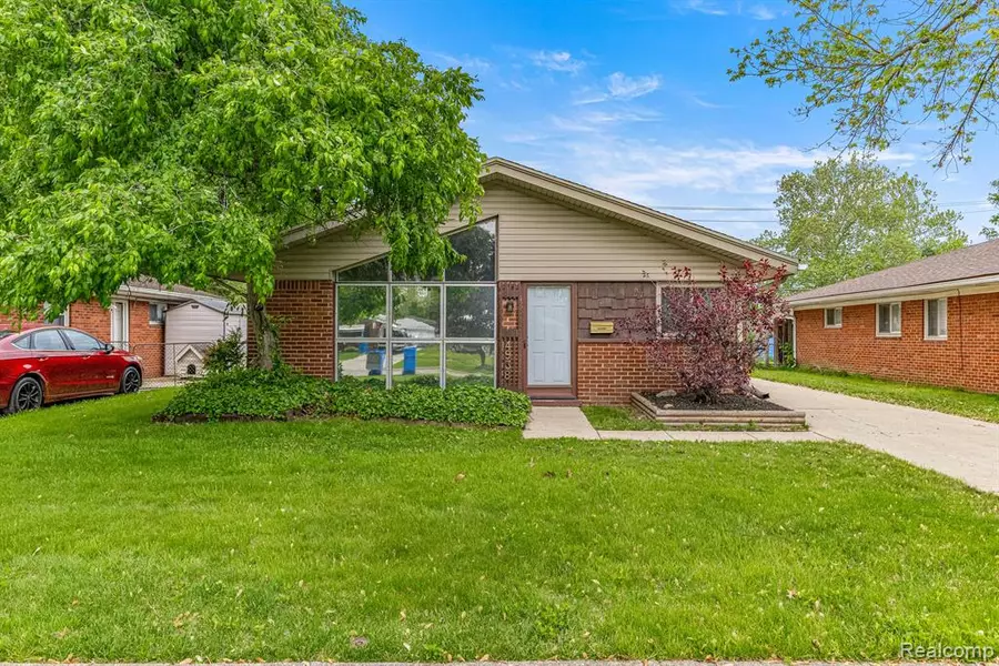 4938 LINCOLN Boulevard, Dearborn Heights, MI 48125