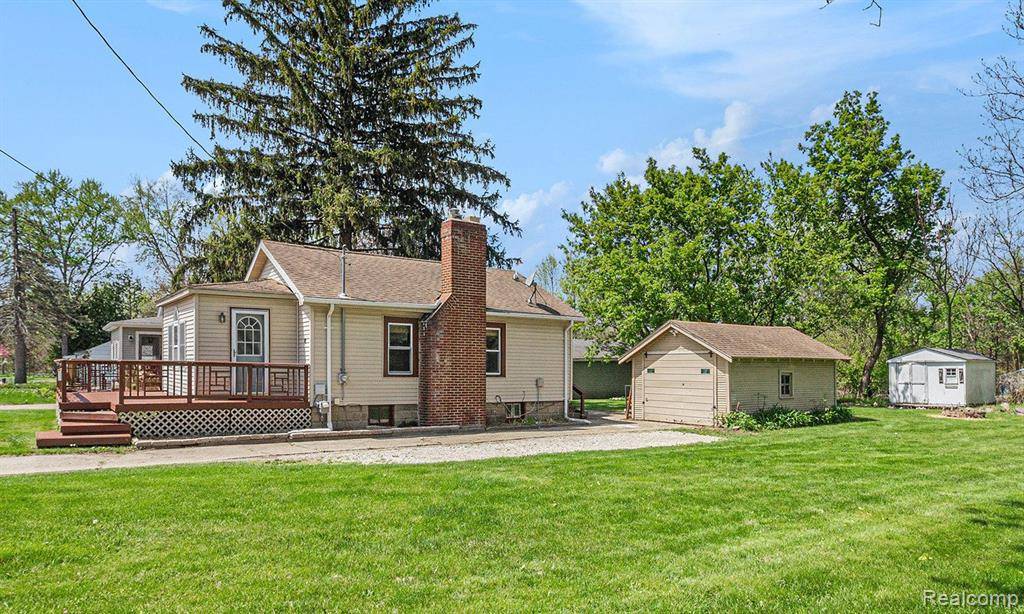 416 W CAROLINE Street, Fenton, MI 48430