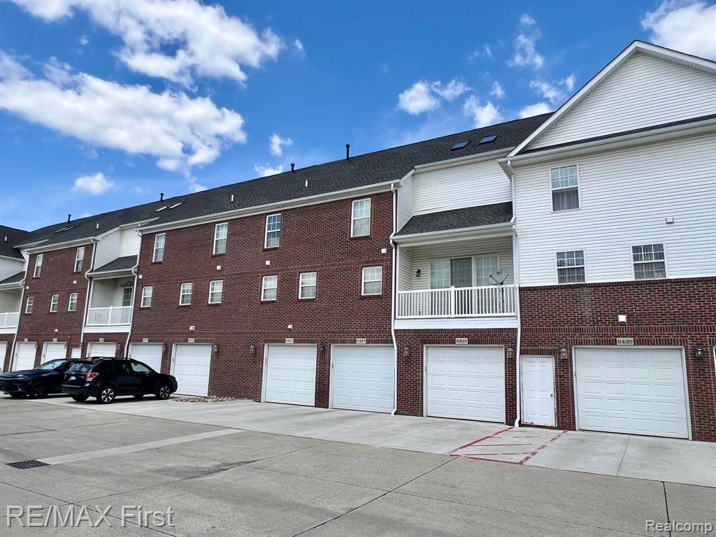 Warren, MI 48093,8425 TOWNE CENTER Circle S 56
