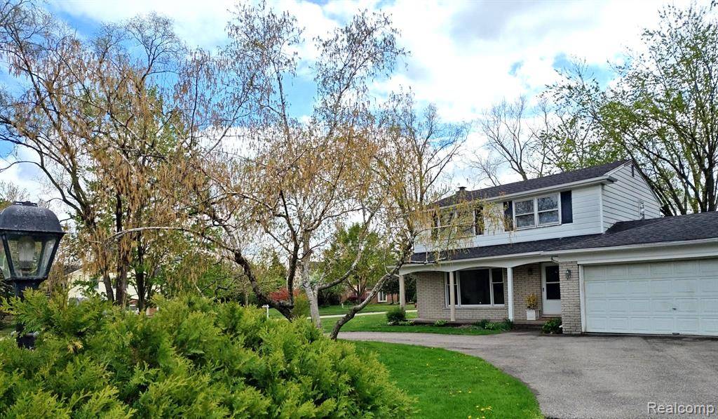 3385 MUERKNOLL Drive, Troy, MI 48084