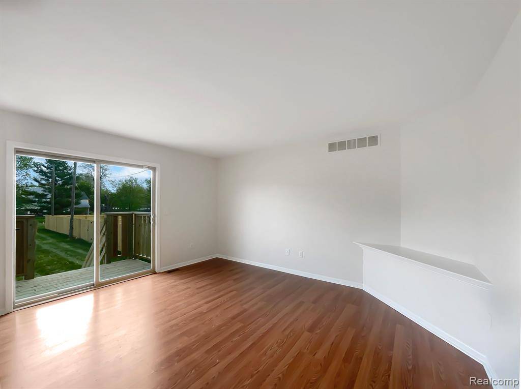 Ypsilanti Twp, MI 48198,1555 S HARRIS Road