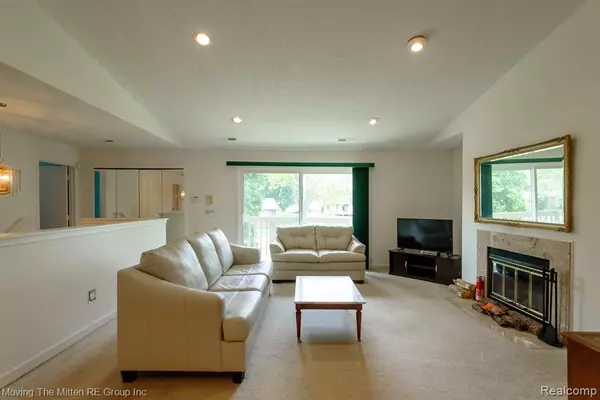 West Bloomfield Twp, MI 48322,7938 LAWRENCE