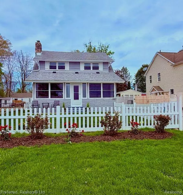 11952 N MAIN Street, Green Oak Twp, MI 48189