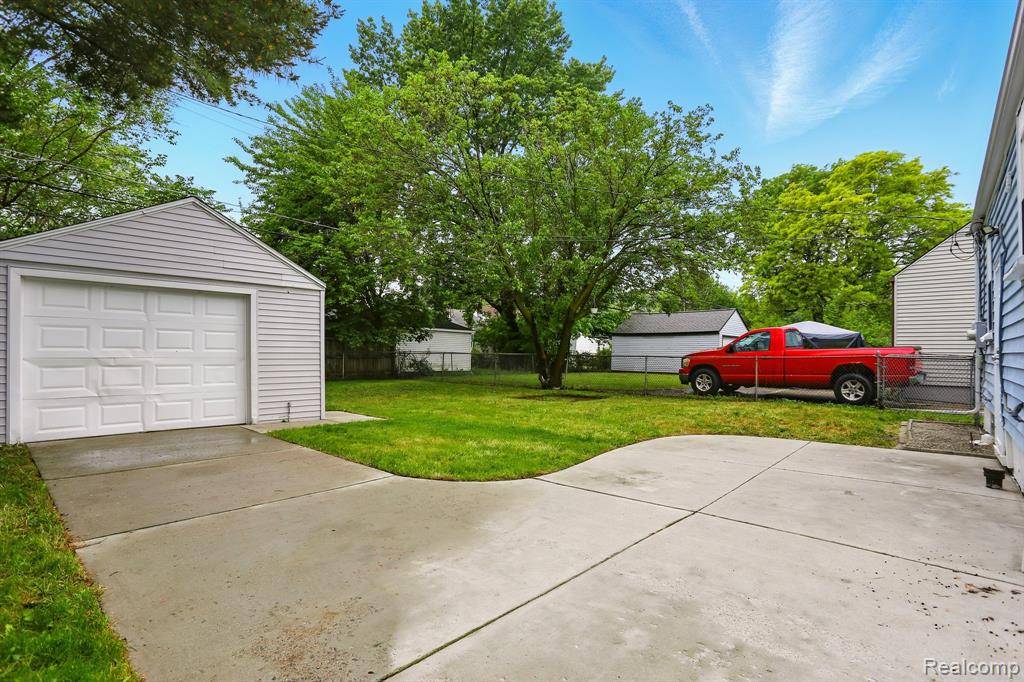 Harper Woods, MI 48225,19436 Elkhart Street