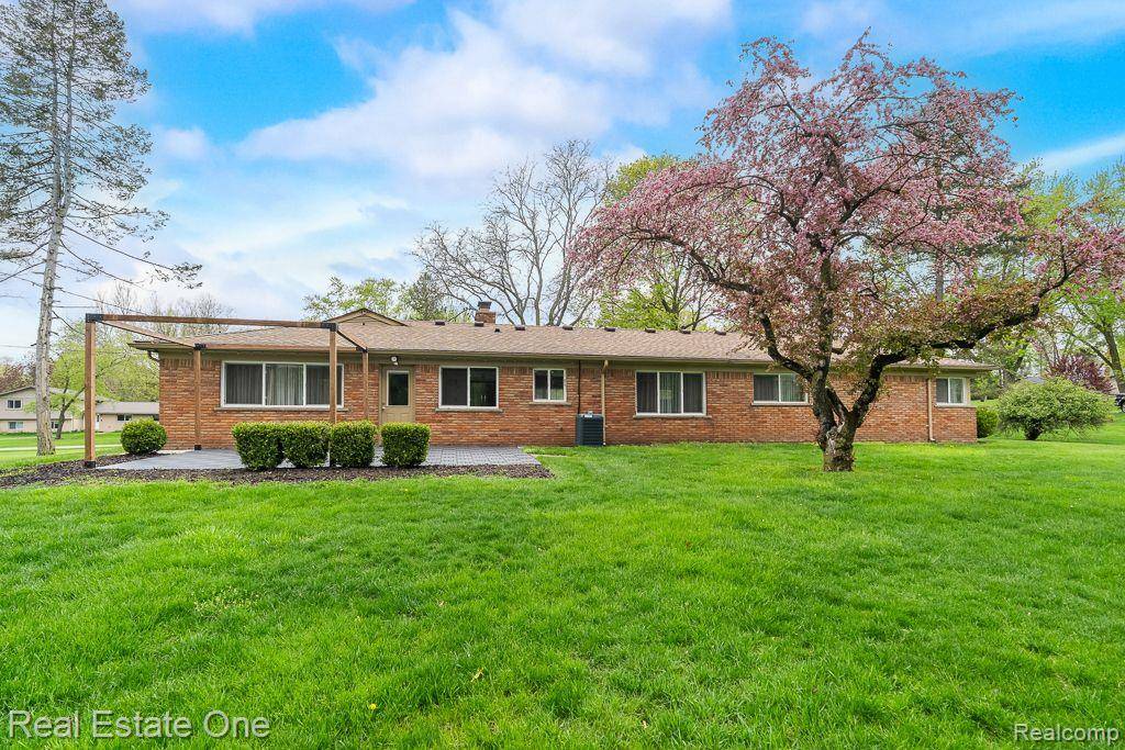 Rochester Hills, MI 48309,1637 NORTHUMBERLAND Drive