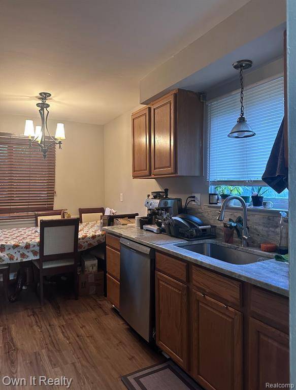 Dearborn Heights, MI 48125,18203 COLGATE Street