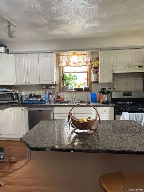 Warren, MI 48093,12490 E 13 MILE Road