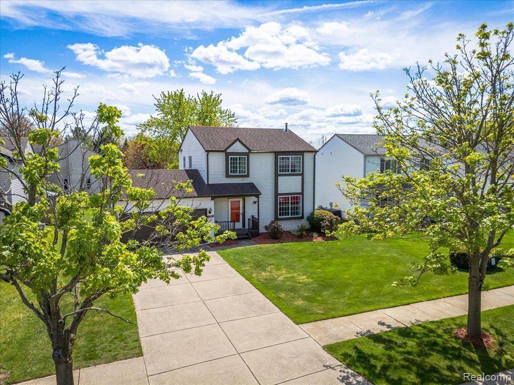 4525 STREAMSIDE Trail, Waterford Twp, MI 48329