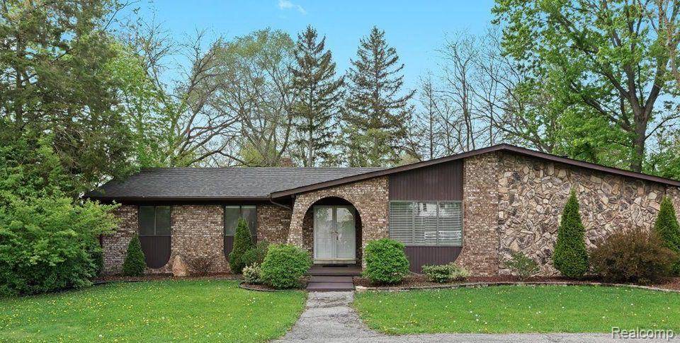 20937 Halsted Road, Farmington Hills, MI 48335