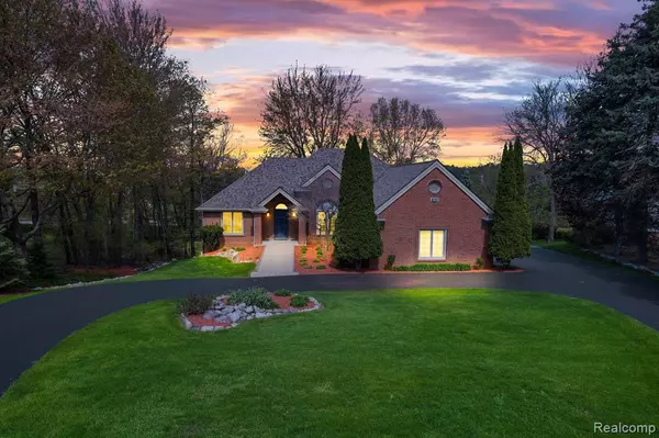 8261 STAGHORN Trail,  Independence Twp,  MI 48348