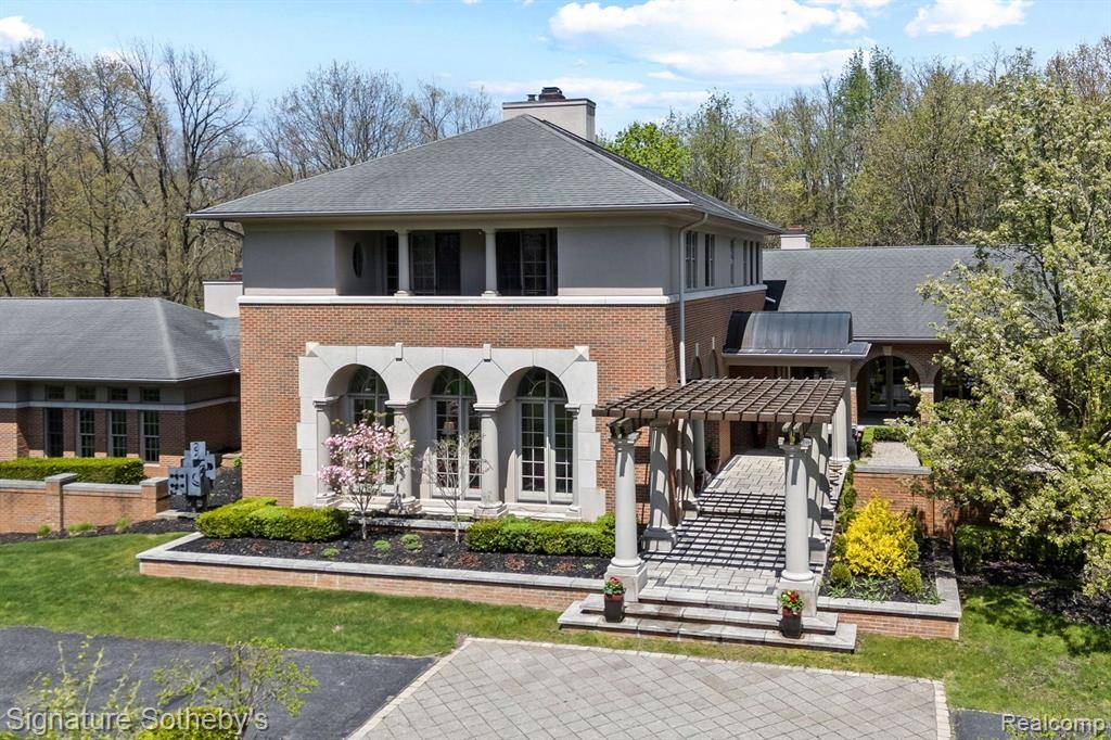 Barton Hills Vlg, MI 48105,230 CORRIE Road