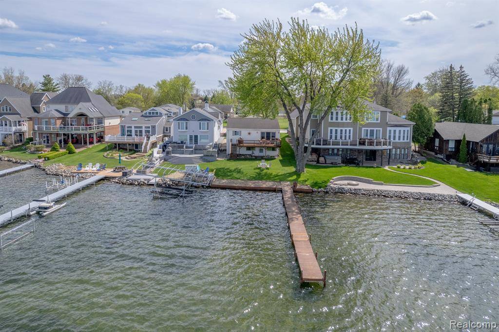 2414 CRANEWOOD Drive, Fenton Twp, MI 48430