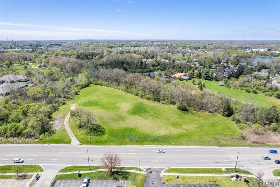 8152 S SAGINAW Street, Grand Blanc, MI 48439