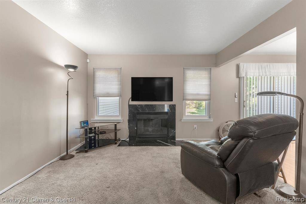 Westland, MI 48185,6541 DEERHURST Drive