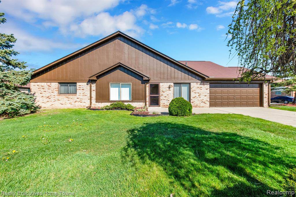 Clinton Twp, MI 48036,20382 PINE MEADOW Drive