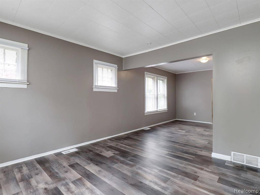 Eastpointe, MI 48021,15358 CHARLES R Avenue