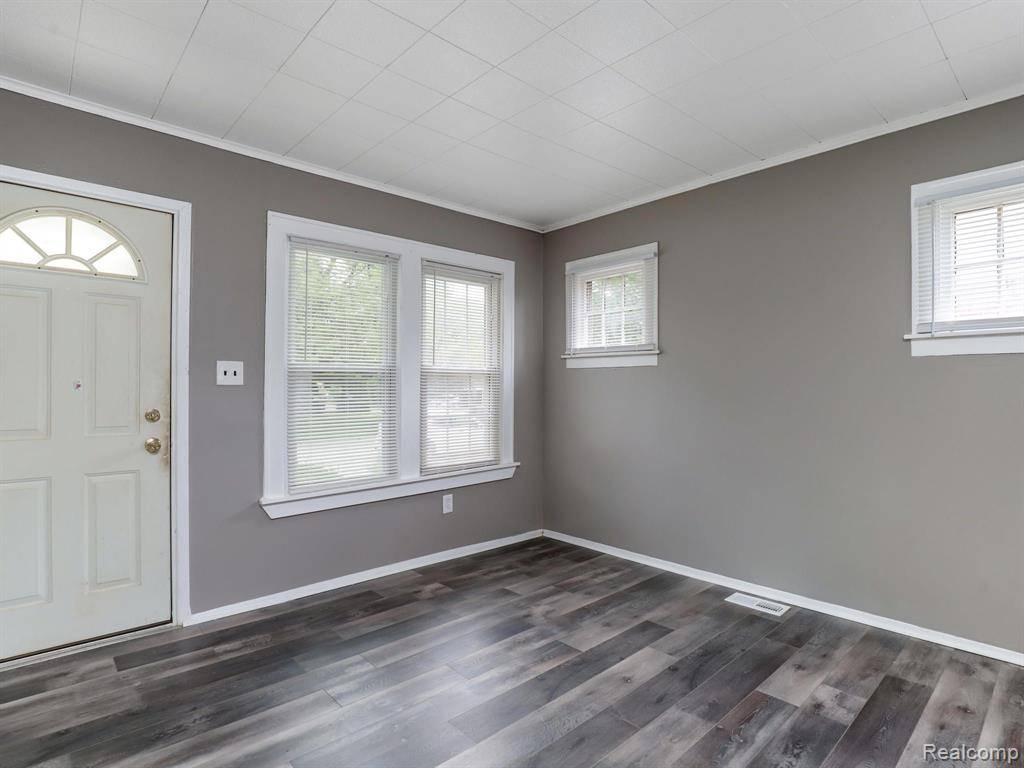 Eastpointe, MI 48021,15358 CHARLES R Avenue
