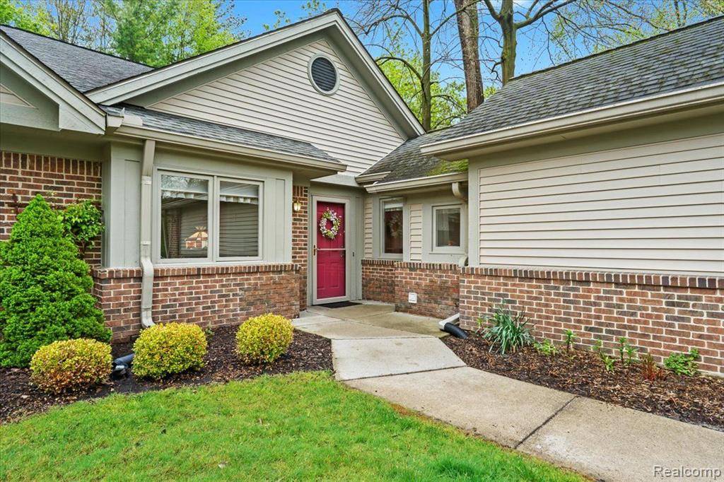 Farmington Hills, MI 48336,21290 JUNIPER Court 76