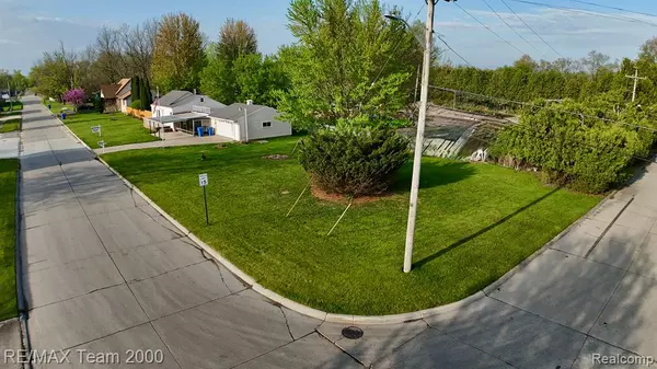 Dearborn Heights, MI 48125,5526 SYLVIA Street