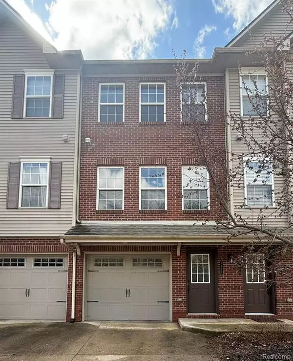 1618 RED HICKORY, Howell Twp, MI 48855