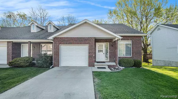 1204 EASTOAK Drive, Fenton, MI 48430