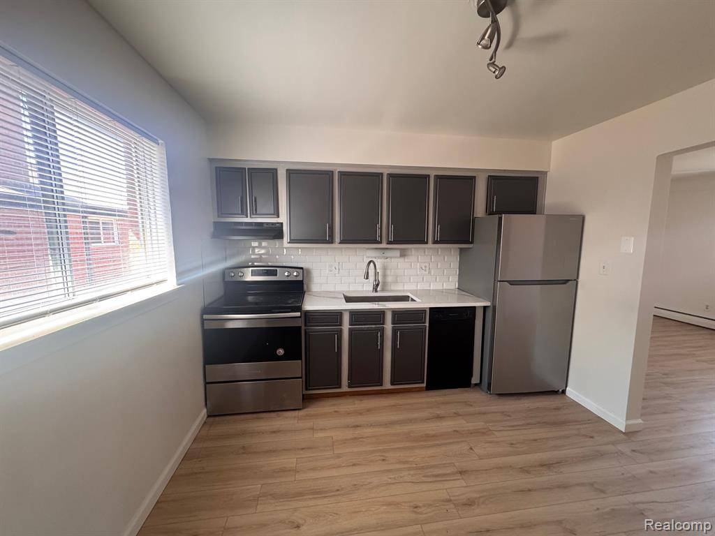 Clawson, MI 48017,629 W Maple Road  Unit 6