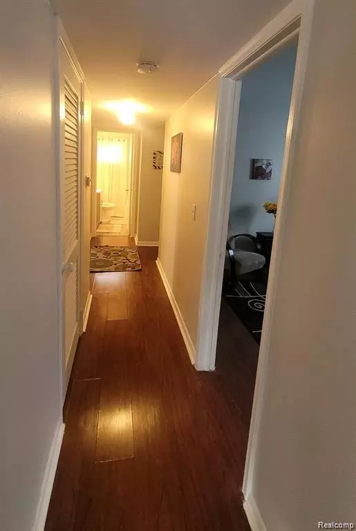 Hazel Park, MI 48030,606 E MILTON Avenue