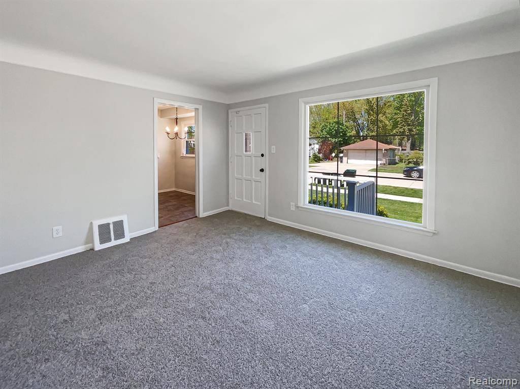 Clawson, MI 48017,419 LEROY Avenue