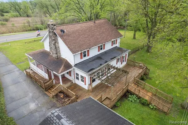 260 S DEXTER Street, Pinckney Vlg, MI 48169