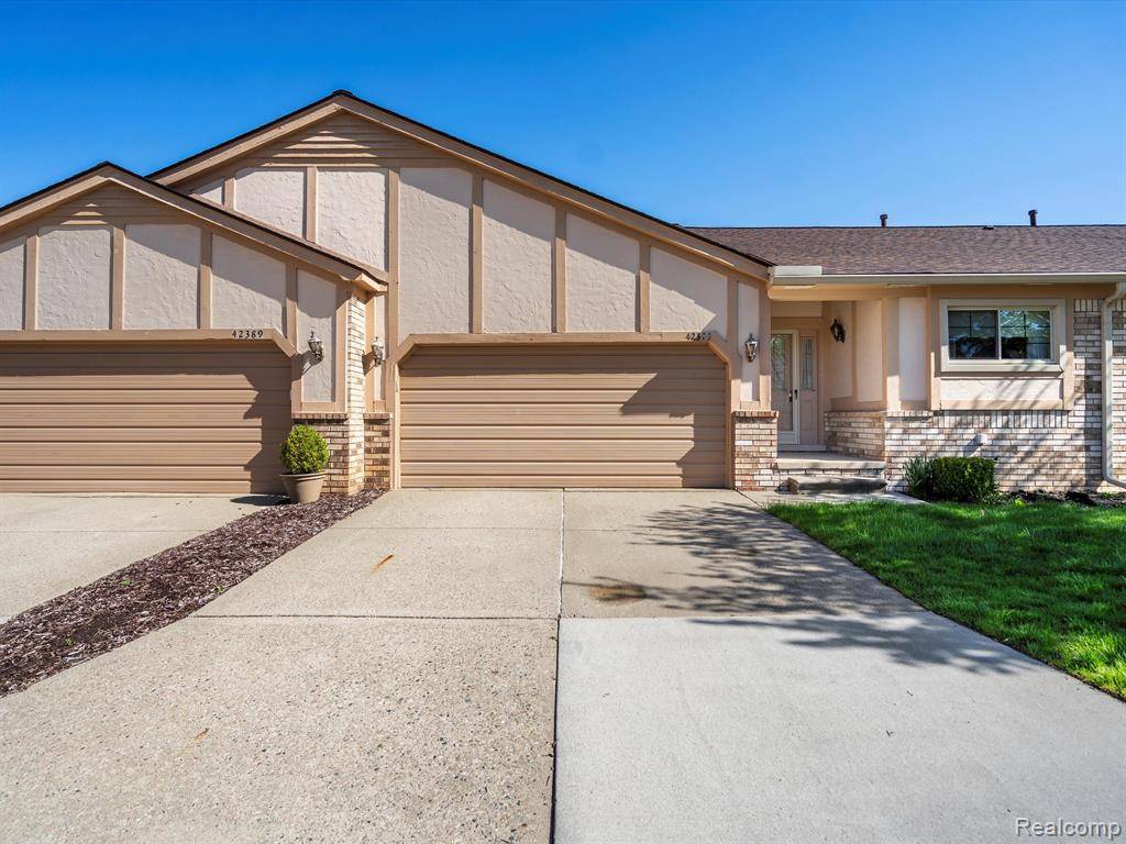 42393 WILLOW TREE Lane W, Clinton Twp, MI 48038