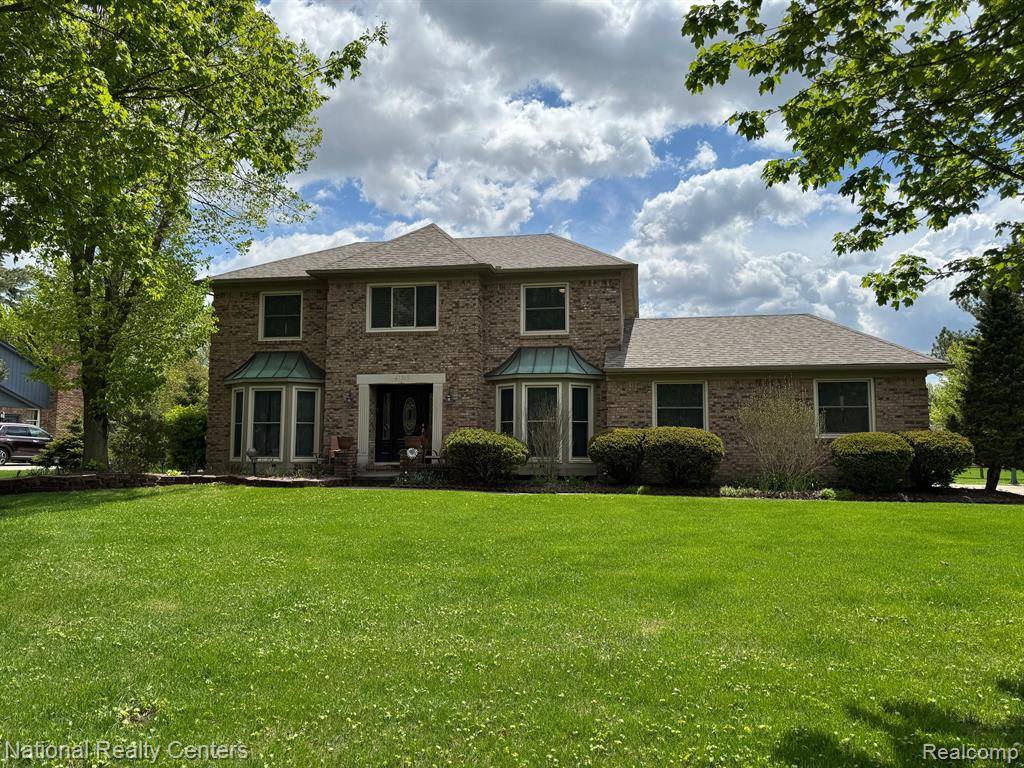 41315 CARRIAGE HILL Drive, Novi, MI 48375