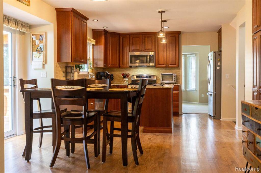 Commerce Twp, MI 48390,3163 W RIDGE Court