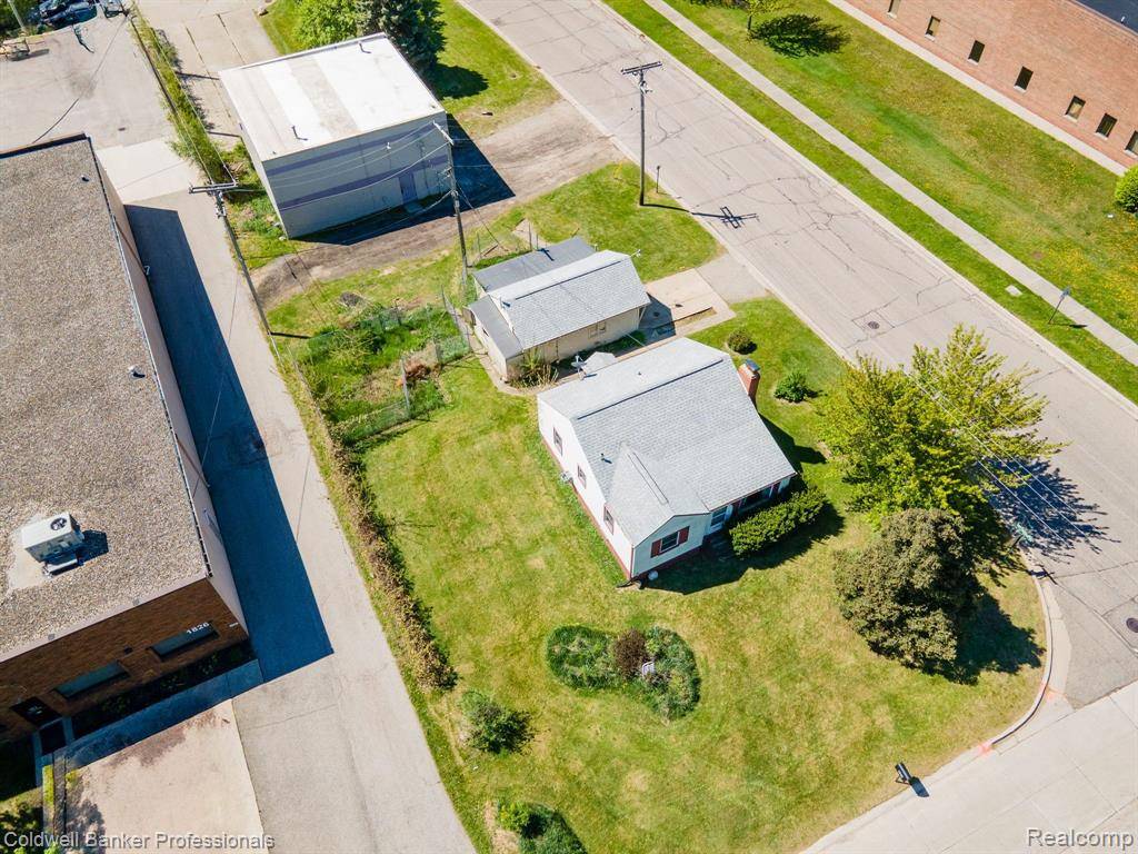 1816 Larchwood, Troy, MI 48098