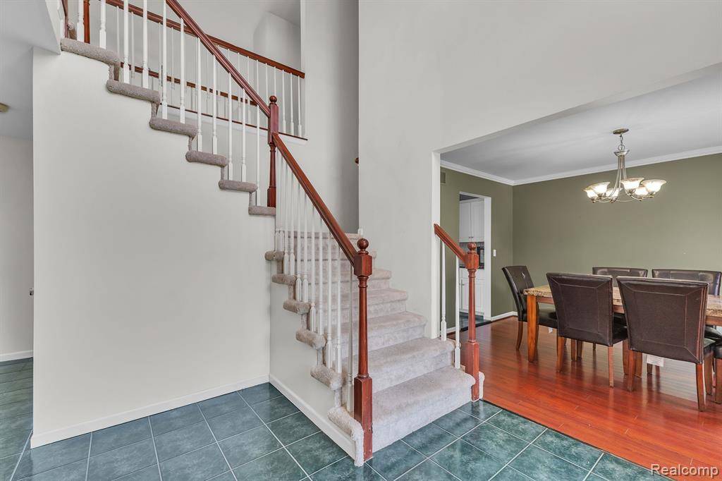 Macomb Twp, MI 48044,20261 RAMBLEWOOD Drive