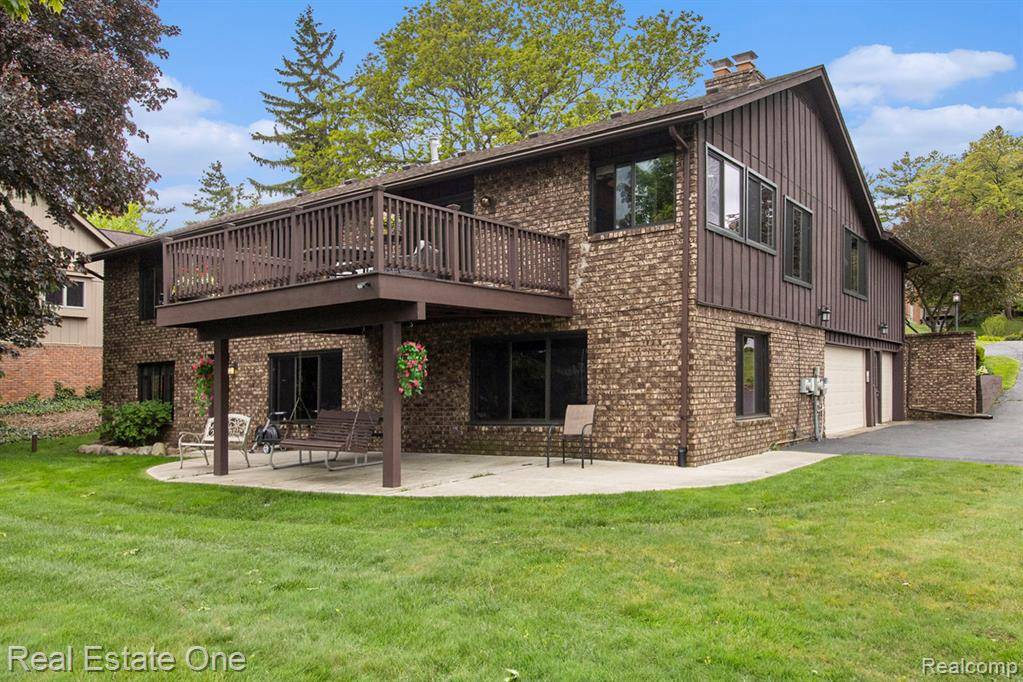 4976 LEDGEWOOD Drive, Commerce Twp, MI 48382