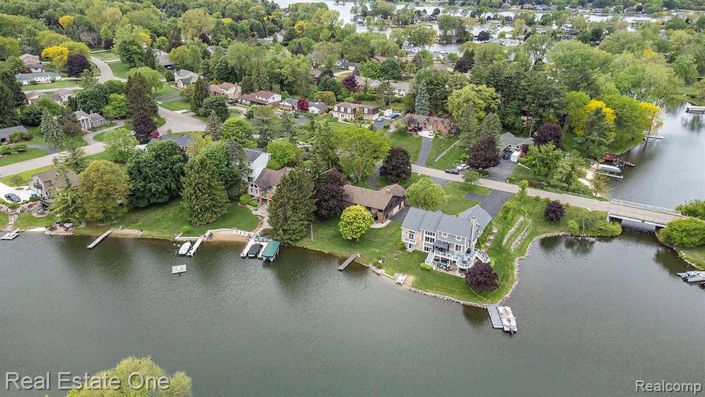 Commerce Twp, MI 48382,4976 LEDGEWOOD Drive