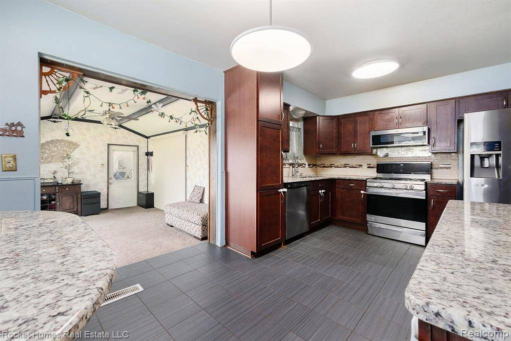 Warren, MI 48092,28015 Loretta Avenue