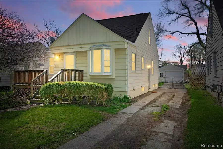 46 E LONGFELLOW Avenue, Pontiac, MI 48340