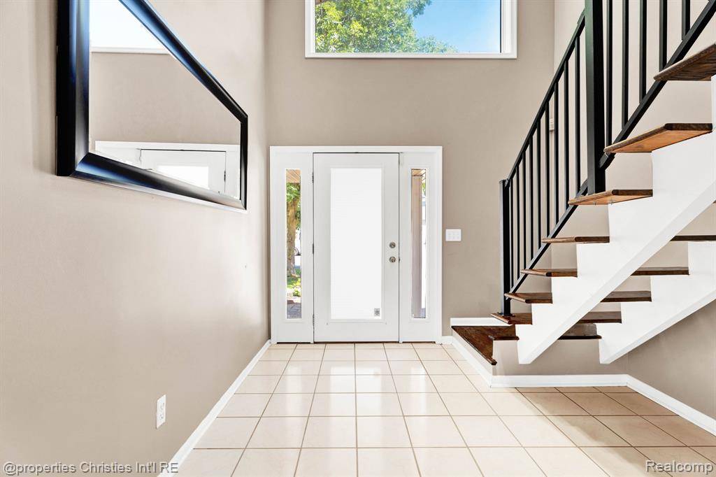 Keego Harbor, MI 48320,1700 MADDY Lane