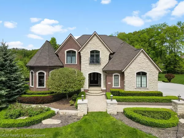 Novi, MI 48167,21416 EQUESTRIAN Trail