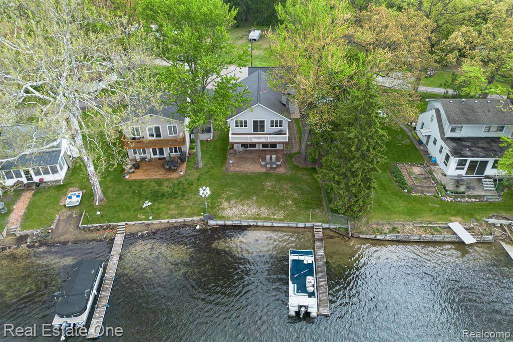 10194 Elmcrest Road, Green Oak Twp, MI 48189