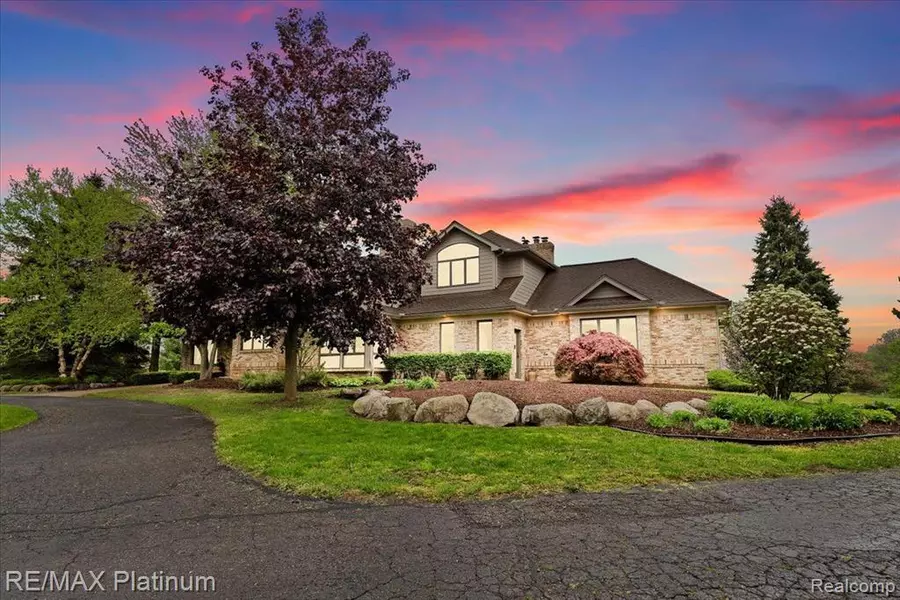 5226 Pleasant Hill Drive, Hartland Twp, MI 48430
