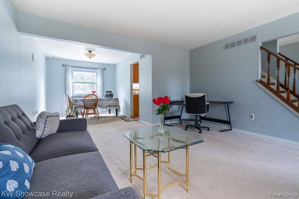 Farmington Hills, MI 48335,33849 LONGWOOD Drive