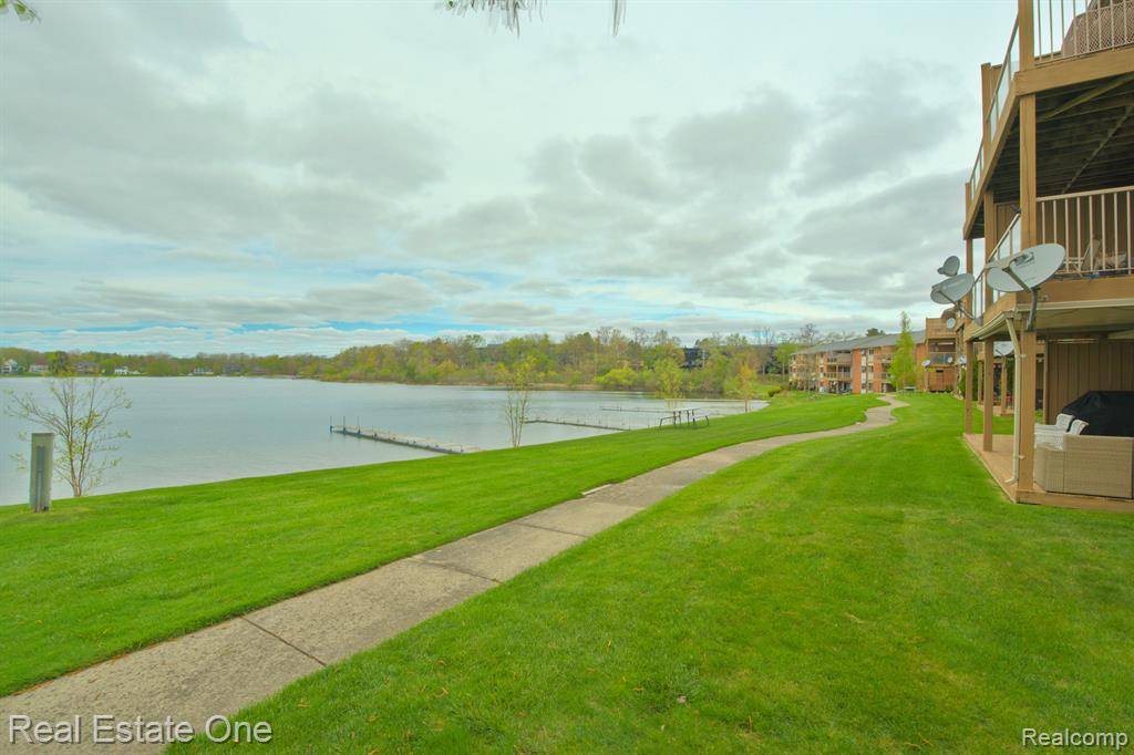 Bloomfield Twp, MI 48302,1944 KLINGENSMITH Road 41