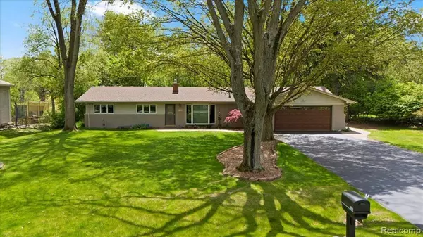1831 ANSAL Drive, Rochester Hills, MI 48309