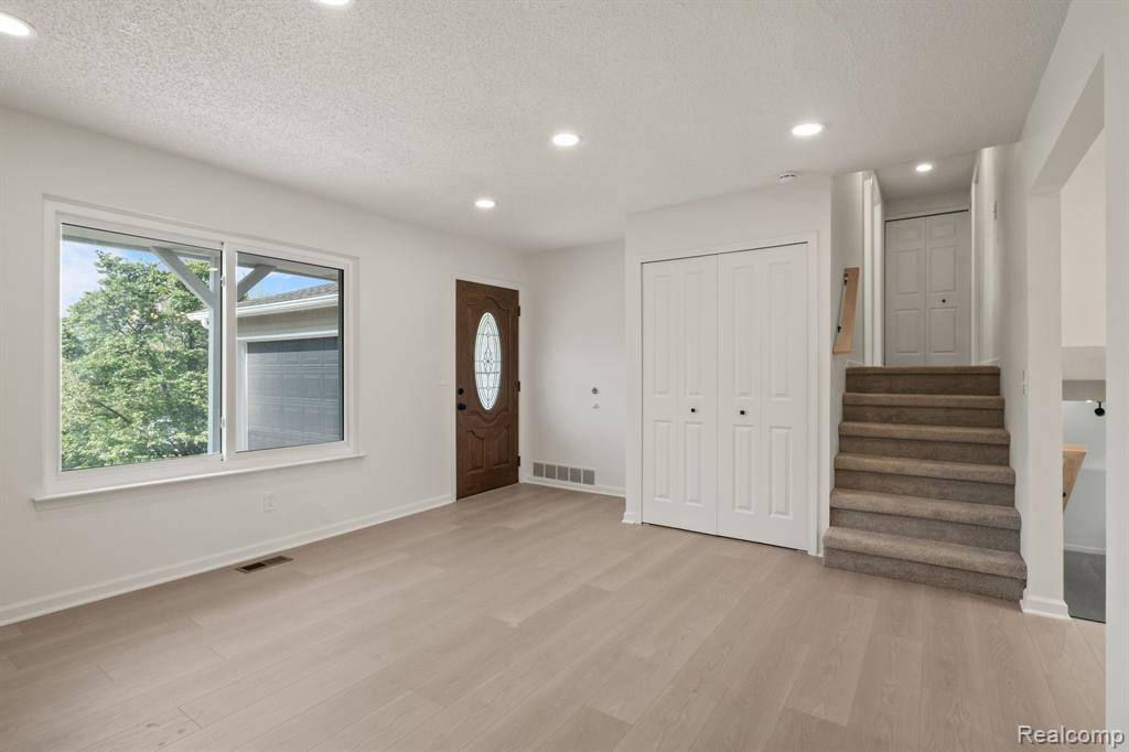 Waterford Twp, MI 48328,3884 CASS ELIZABETH Road