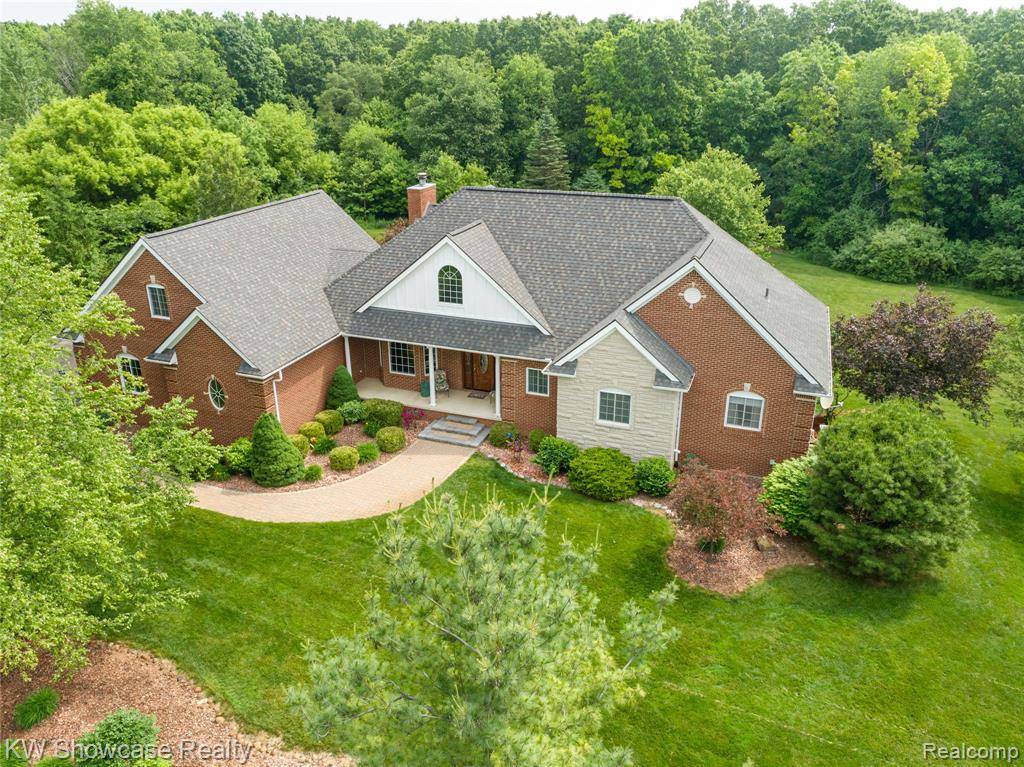 2449 WOODVALE Trail, Brighton Twp, MI 48114